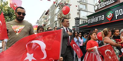 Dünya çocukları 23 Nisan’ı Yenişehir sokaklarında kutladı  