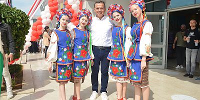 Dünya çocukları Yenişehir Belediyesinin 23 Nisan kutlamalarında buluştu 